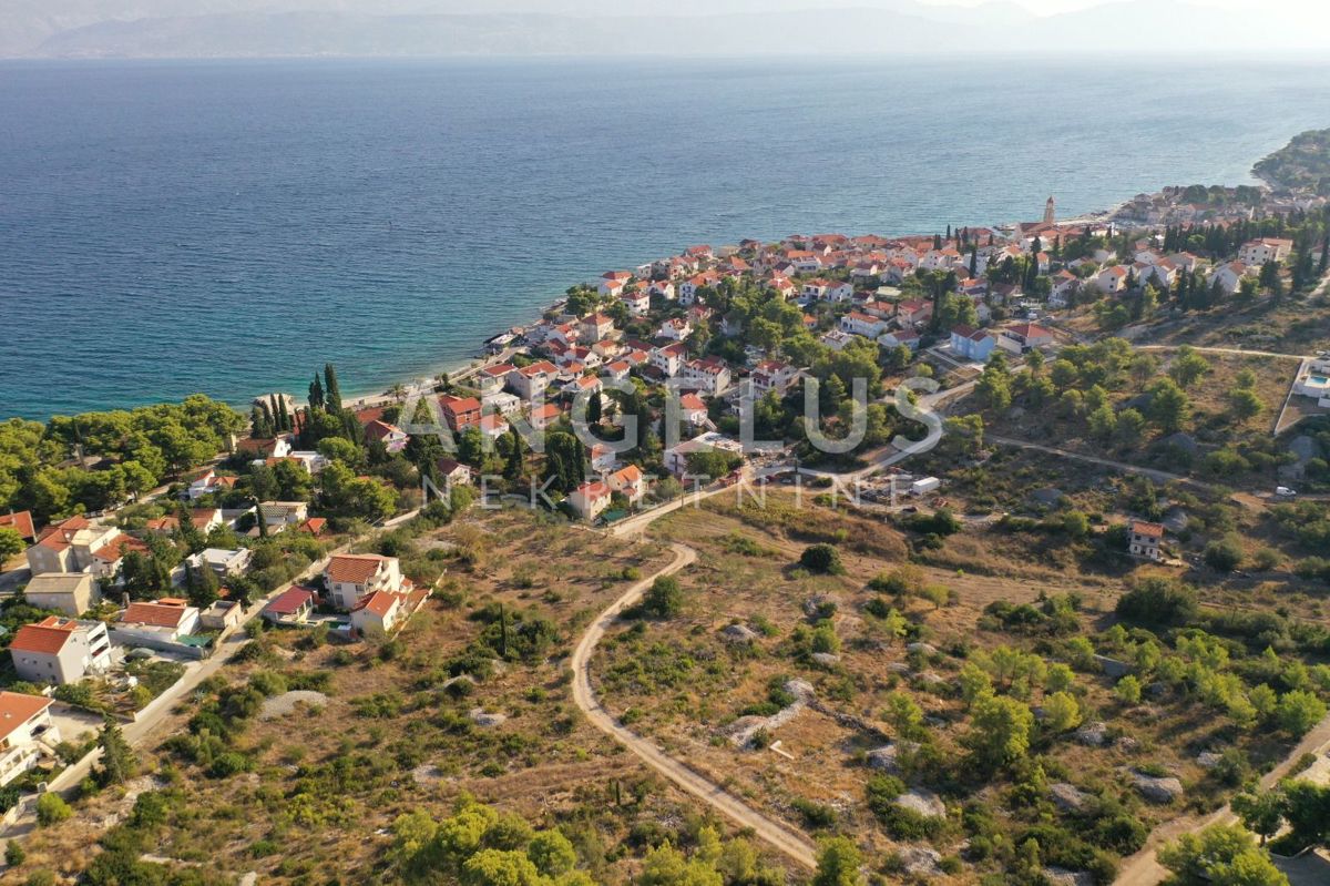 Brač, Sutivan - zemljišče z dovoljenjem v bližini morja, 600 m2, PRODAJA