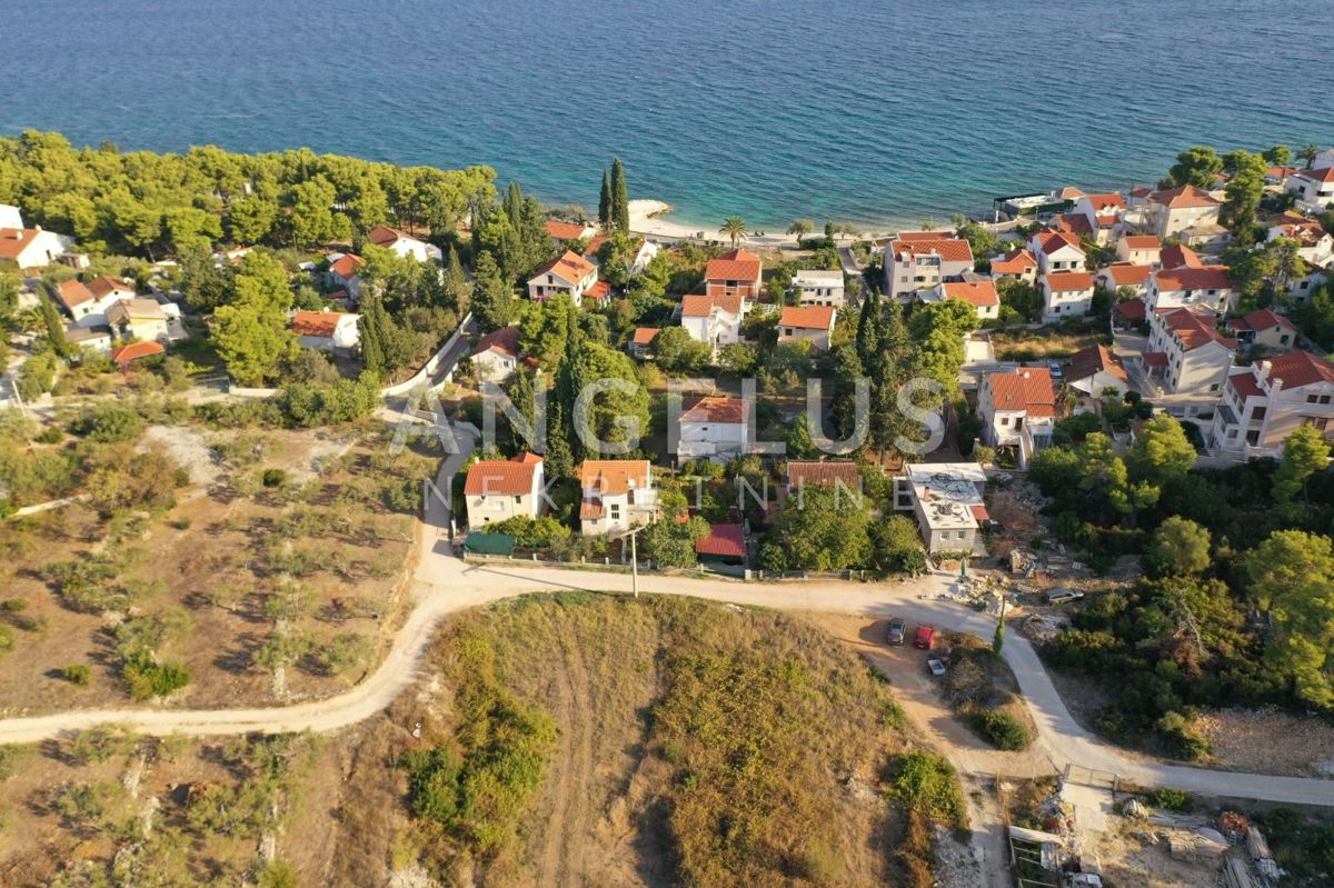 Brač, Sutivan - zemljišče z dovoljenjem v bližini morja, 600 m2, PRODAJA
