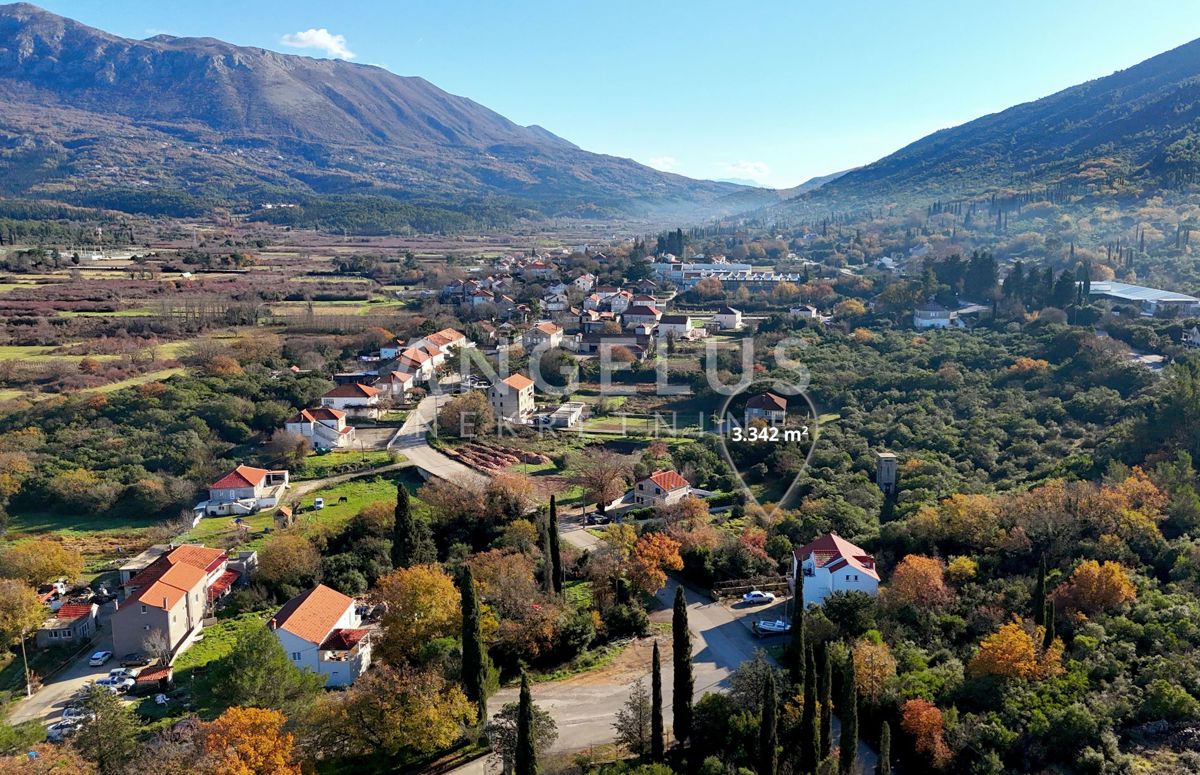 Konavle, Gruda – zazidljivo zemljišče ob glavni cesti, 3.342 m2 – PRODAMO