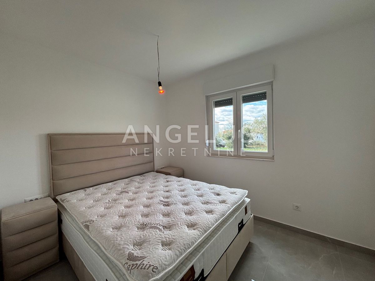 Hrvaška, Kaštel Štafilić - Moderna hiša z dvema apartmajema, NOVOGRADNJA, NAPRODAJ