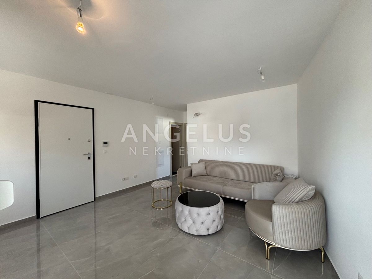 Hrvaška, Kaštel Štafilić - Moderna hiša z dvema apartmajema, NOVOGRADNJA, NAPRODAJ