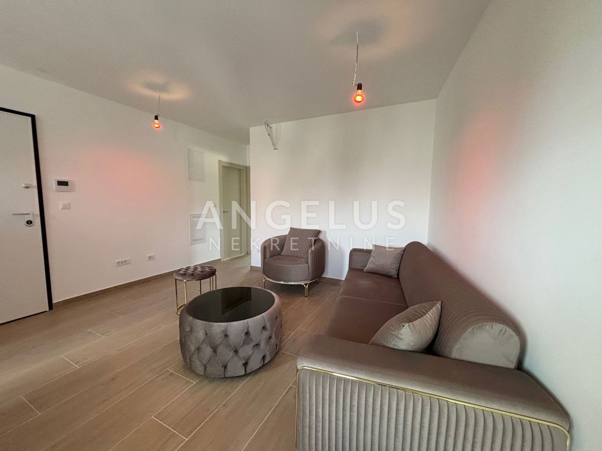 Hrvaška, Kaštel Štafilić - Moderna hiša z dvema apartmajema, NOVOGRADNJA, NAPRODAJ