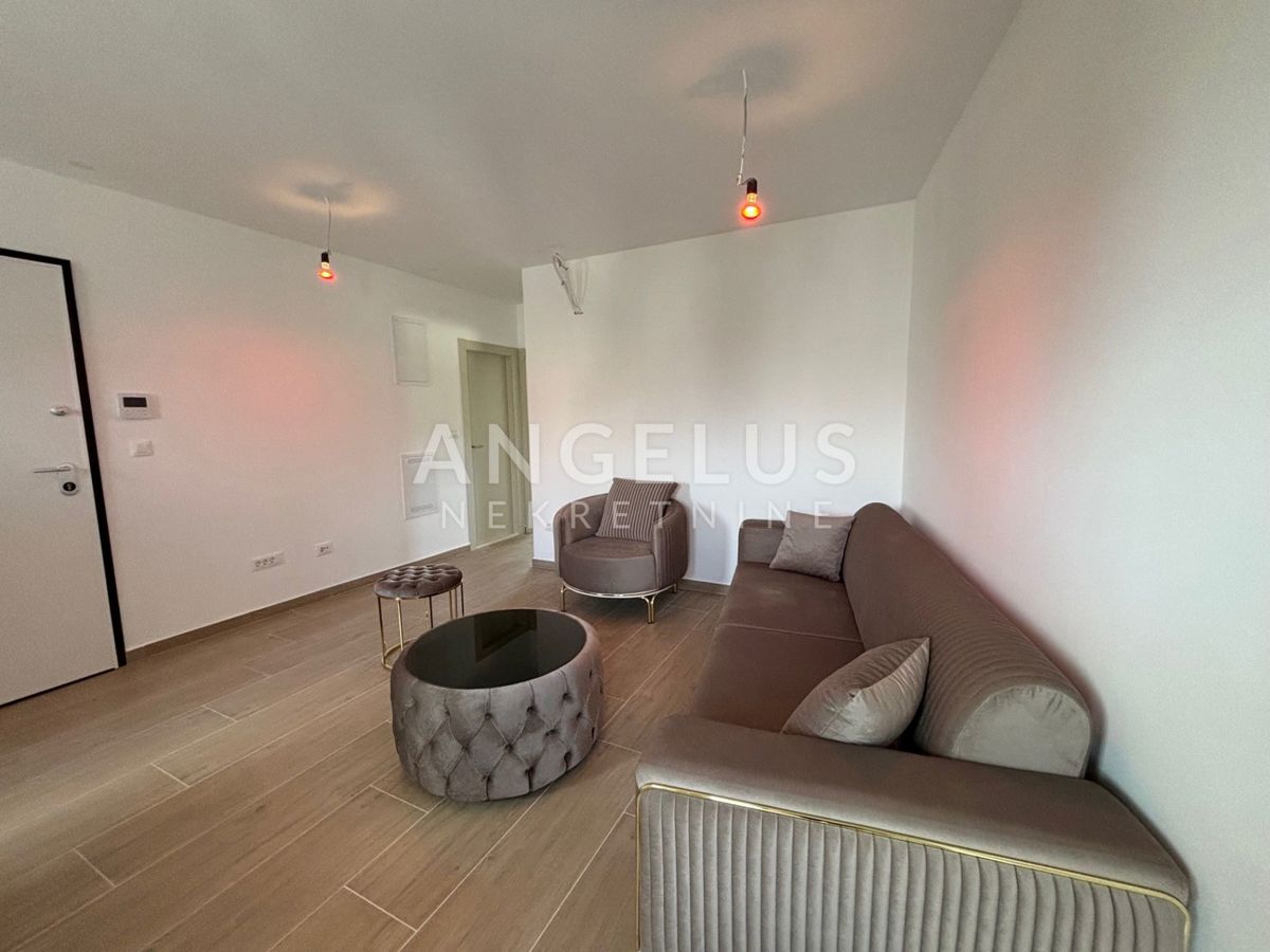 Hrvaška, Kaštel Štafilić - Moderna hiša z dvema apartmajema, NOVOGRADNJA, NAPRODAJ