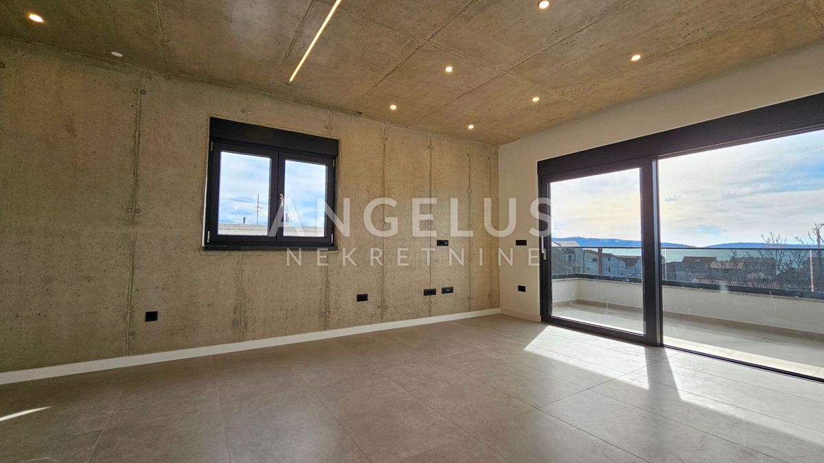 Hrvaška, Kaštel Kambelovac - penthouse, strešna terasa, 2 parkirišče PRODAMO