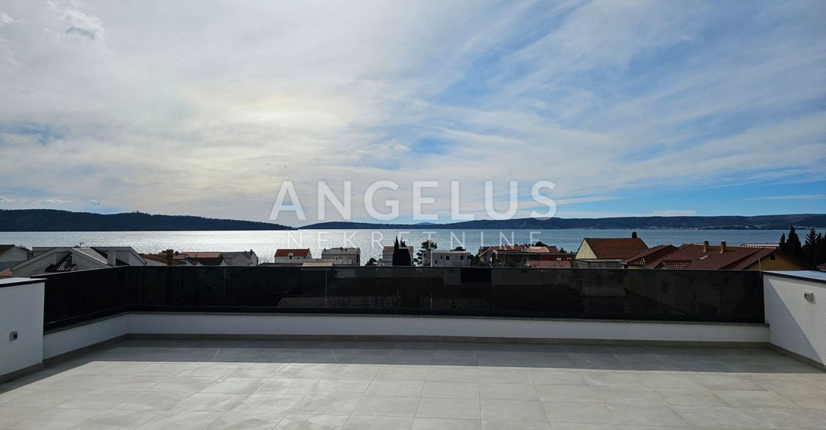 Hrvaška, Kaštel Kambelovac - penthouse, strešna terasa, 2 parkirišče PRODAMO