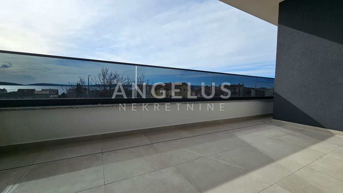 Hrvaška, Kaštel Kambelovac - penthouse, strešna terasa, 2 parkirišče PRODAMO