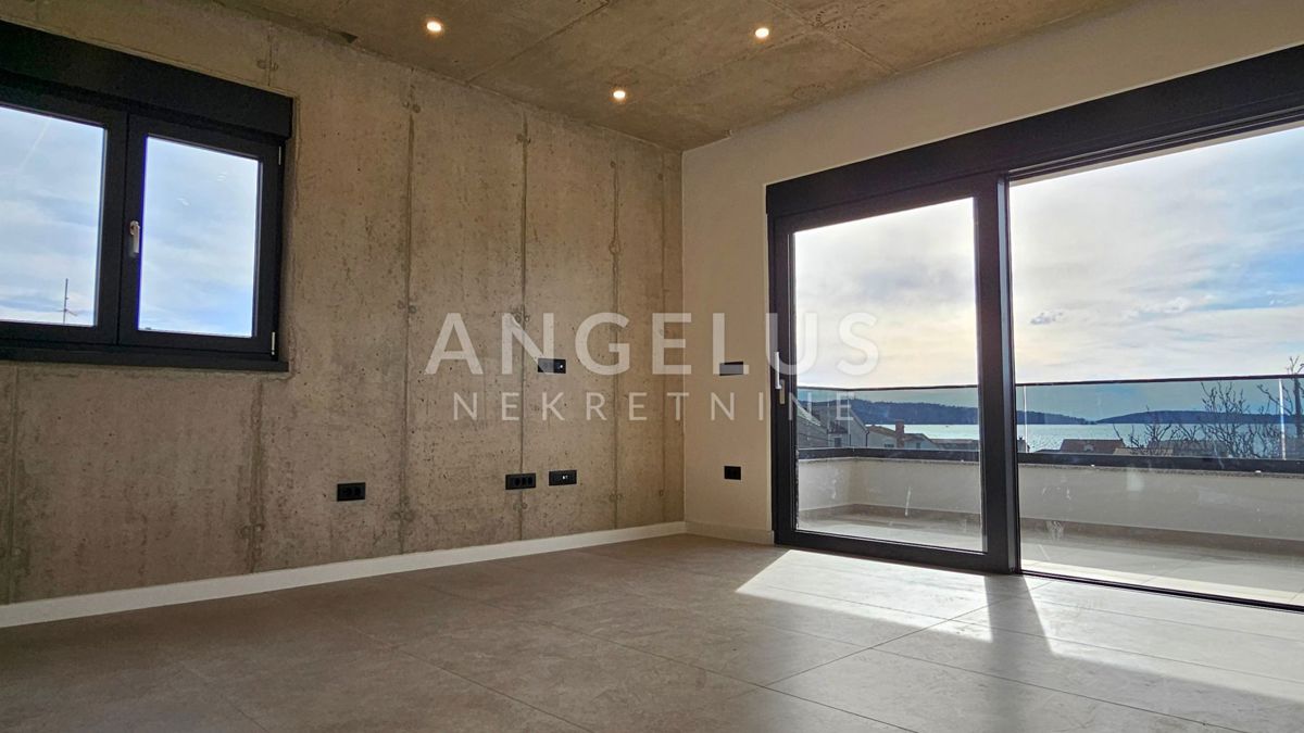 Hrvaška, Kaštel Kambelovac - penthouse, strešna terasa, 2 parkirišče PRODAMO