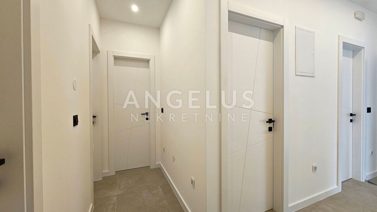 Hrvaška, Kaštel Kambelovac - penthouse, strešna terasa, 2 parkirišče PRODAMO