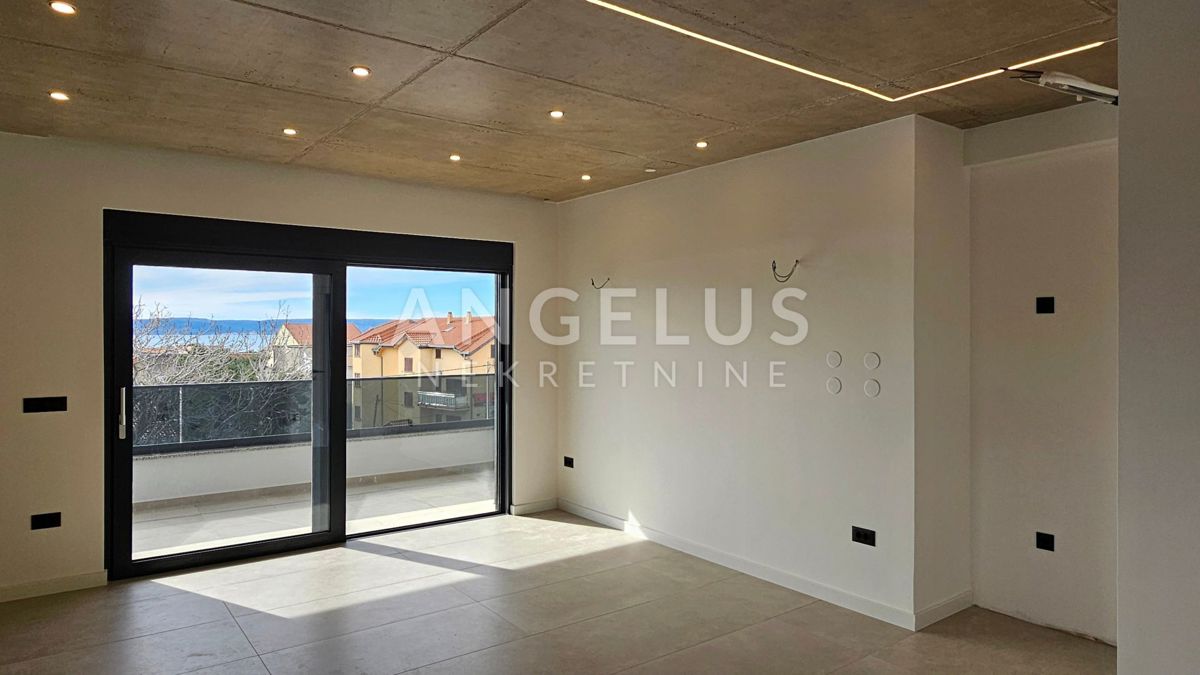 Hrvaška, Kaštel Kambelovac - penthouse, strešna terasa, 2 parkirišče PRODAMO