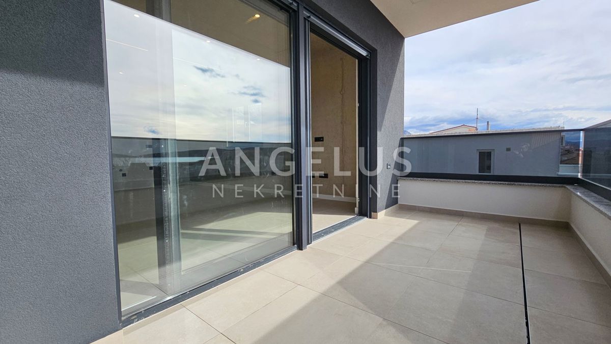 Hrvaška, Kaštel Kambelovac - penthouse, strešna terasa, 2 parkirišče PRODAMO