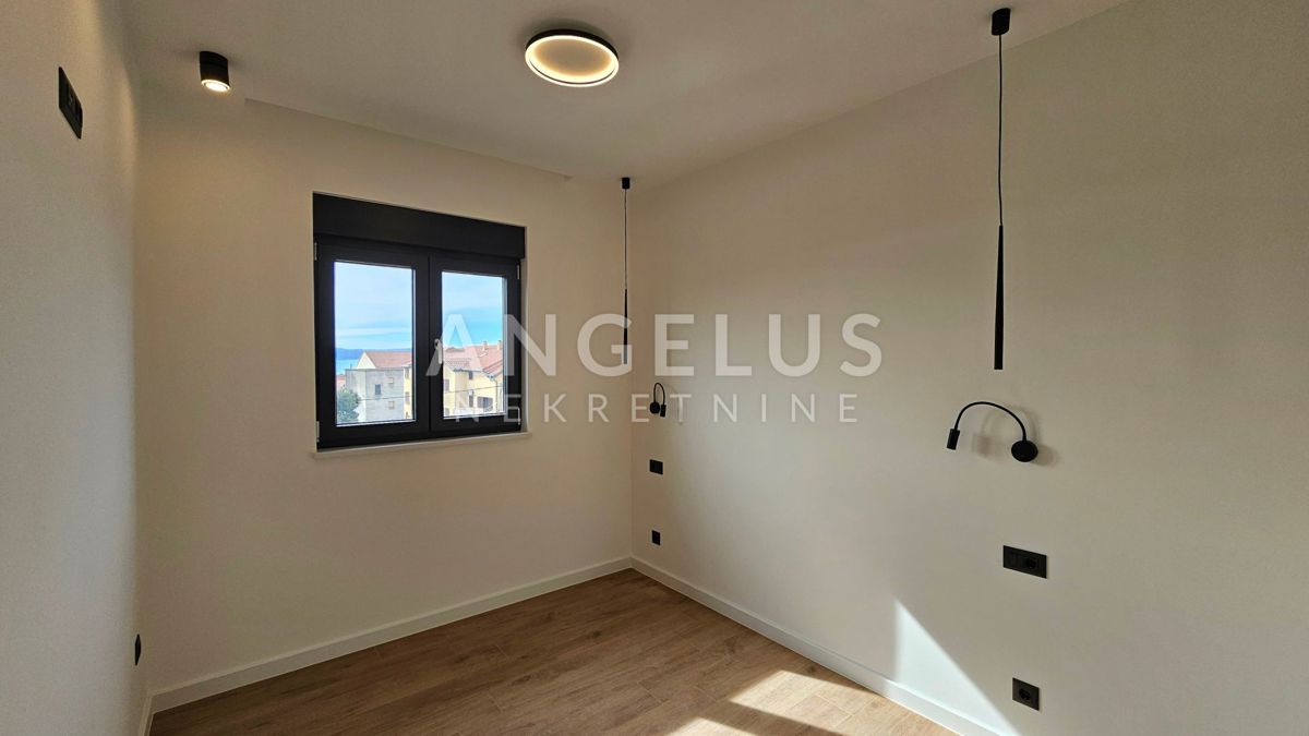 Hrvaška, Kaštel Kambelovac - penthouse, strešna terasa, 2 parkirišče PRODAMO