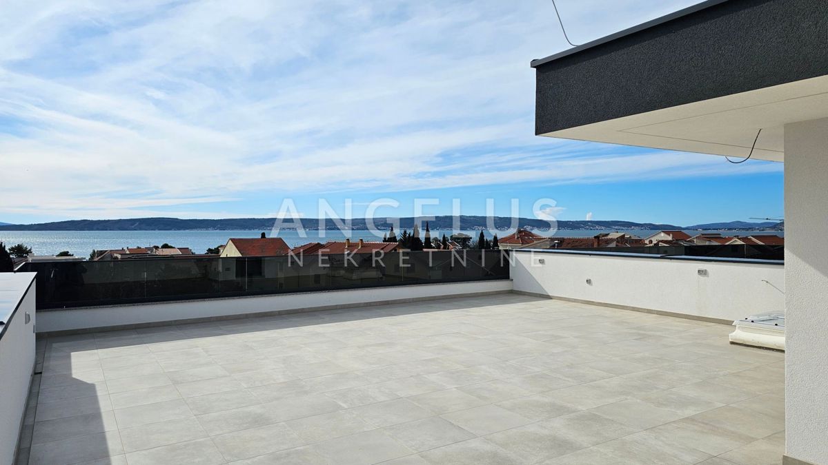 Hrvaška, Kaštel Kambelovac - penthouse, strešna terasa, 2 parkirišče PRODAMO