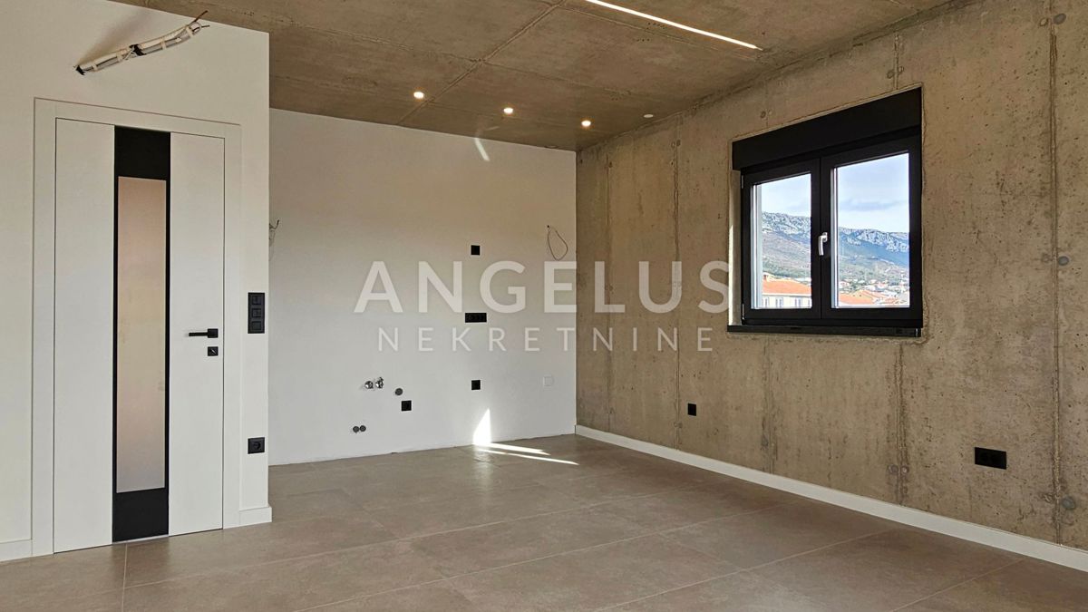 Hrvaška, Kaštel Kambelovac - penthouse, strešna terasa, 2 parkirišče PRODAMO