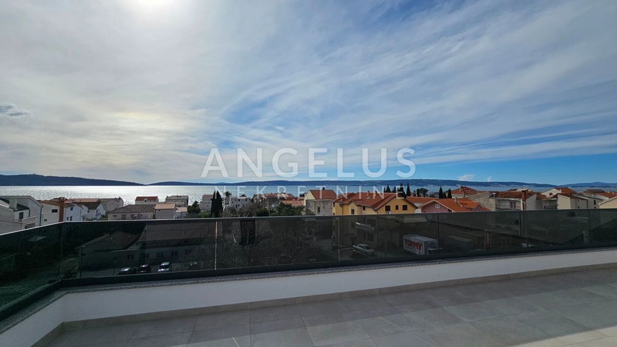 Hrvaška, Kaštel Kambelovac - penthouse, strešna terasa, 2 parkirišče PRODAMO