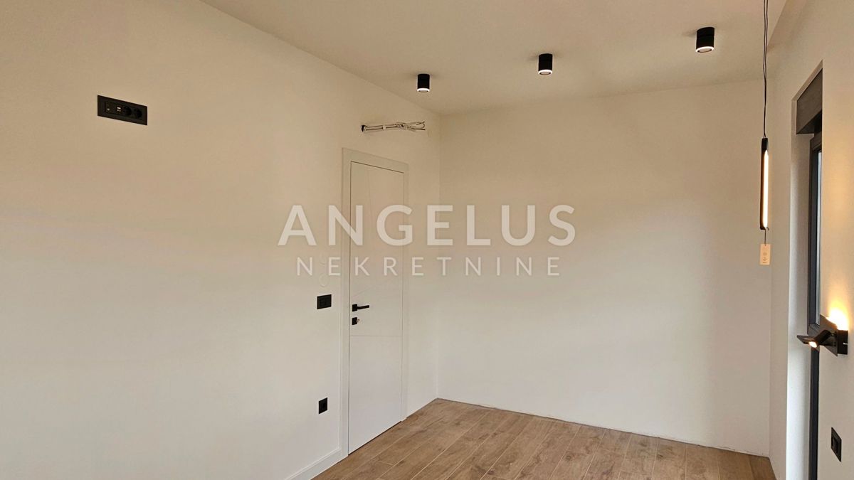 Hrvaška, Kaštel Kambelovac - penthouse, strešna terasa, 2 parkirišče PRODAMO