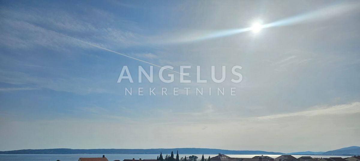 Hrvaška, Kaštel Kambelovac - penthouse, strešna terasa, 2 parkirišče PRODAMO