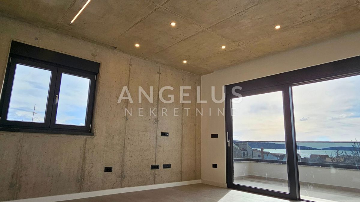 Hrvaška, Kaštel Kambelovac - penthouse, strešna terasa, 2 parkirišče PRODAMO