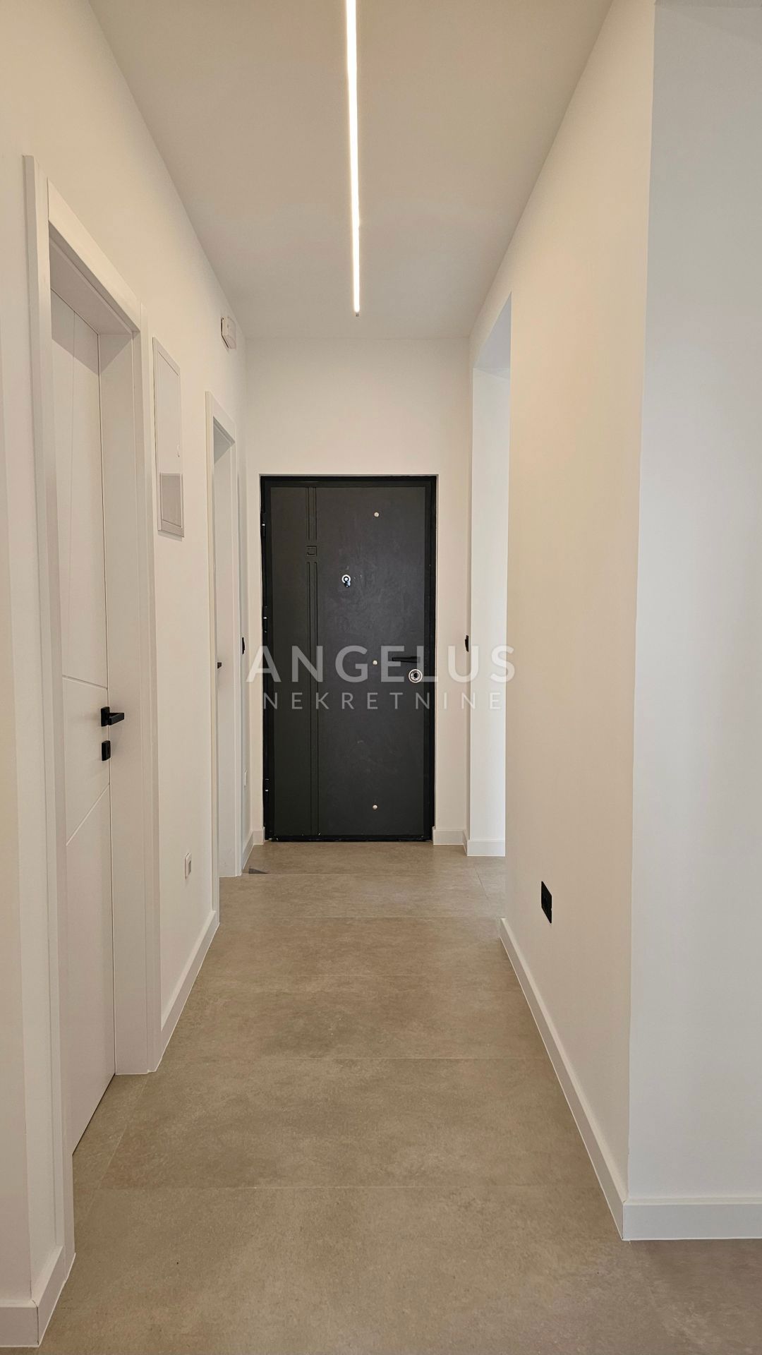 Hrvaška, Kaštel Kambelovac - penthouse, strešna terasa, 2 parkirišče PRODAMO