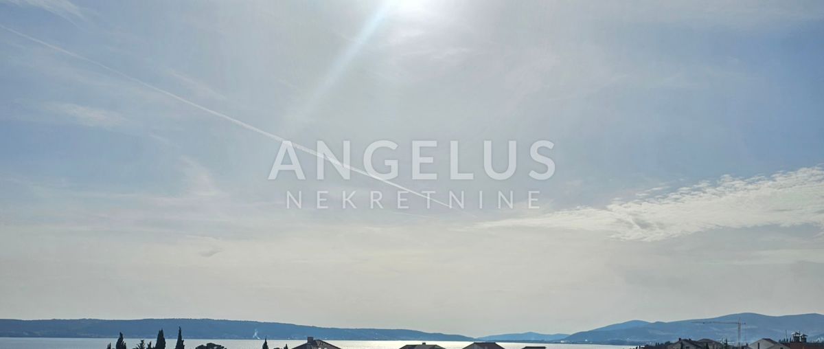 Hrvaška, Kaštel Kambelovac - penthouse, strešna terasa, 2 parkirišče PRODAMO