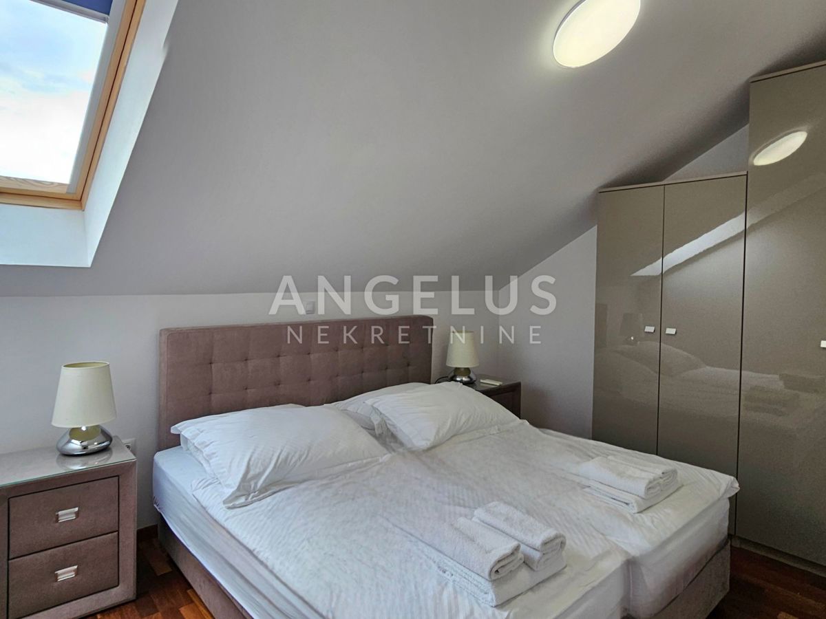 Podstrana Strožanac - dvosobno stanovanje s tremi spalnicami, 2 parkirni mesti