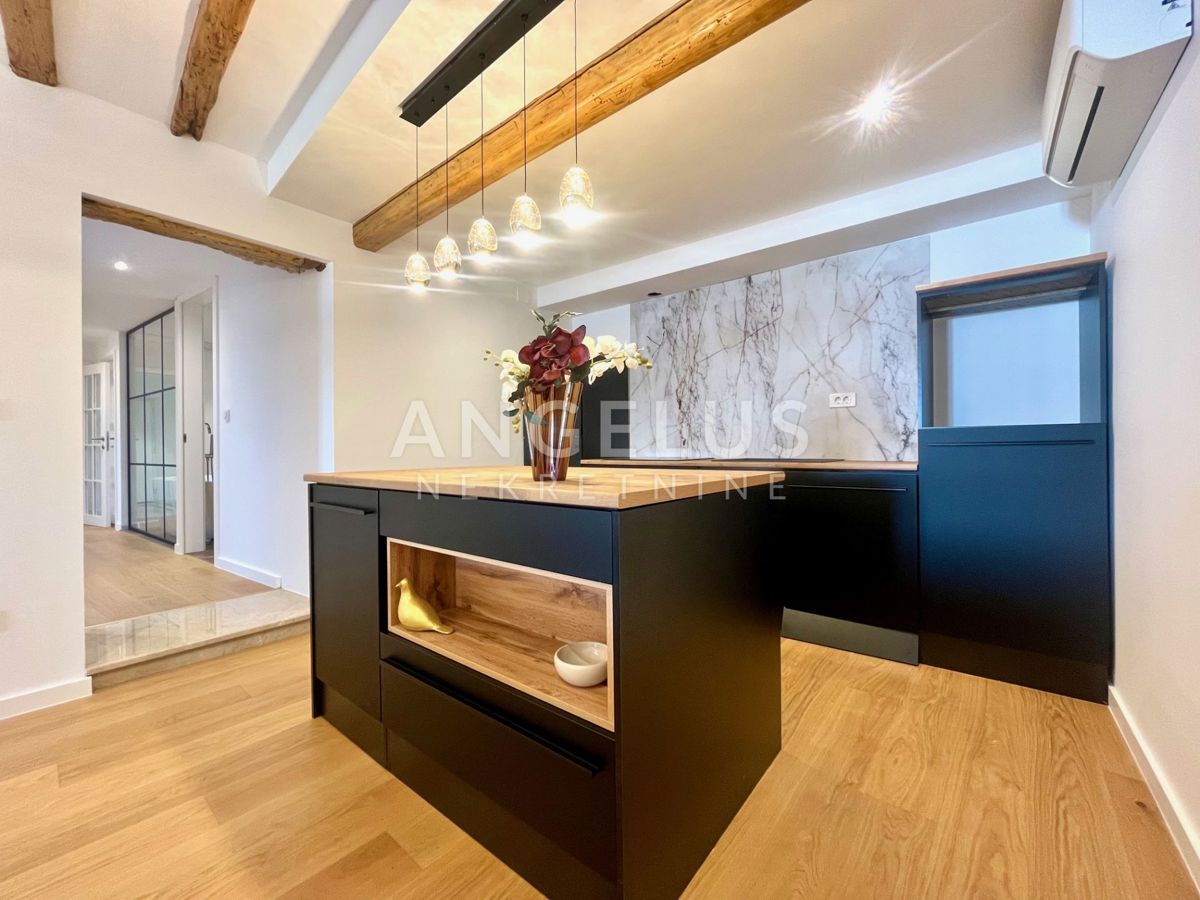 Stanovanje Grad, Šibenik, 150m2