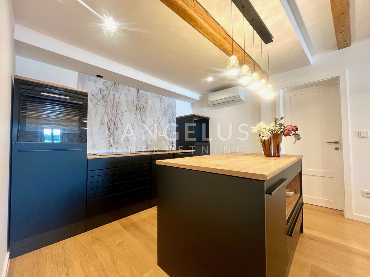 Stanovanje Grad, Šibenik, 150m2
