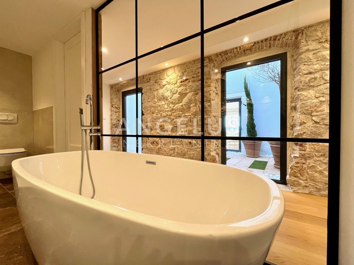 Stanovanje Grad, Šibenik, 150m2