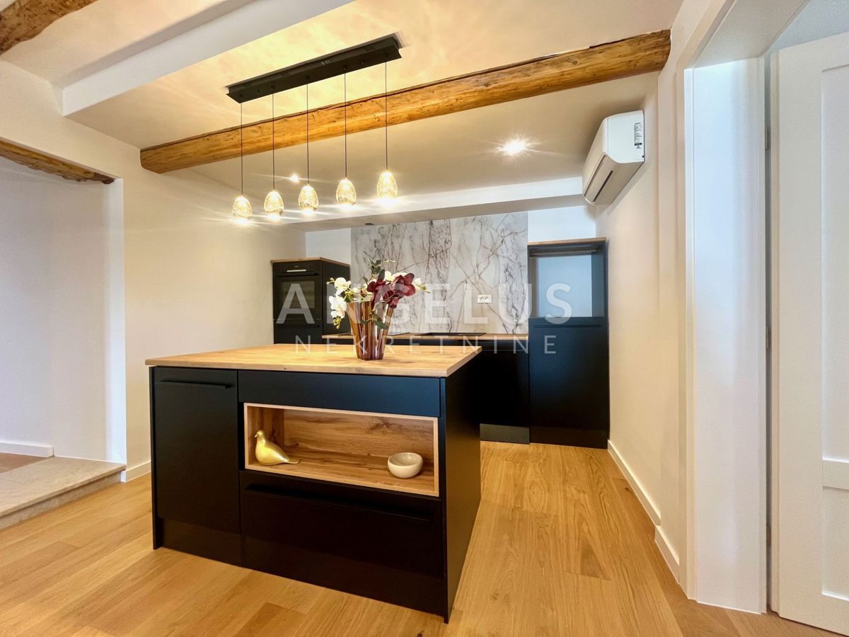 Stanovanje Grad, Šibenik, 150m2