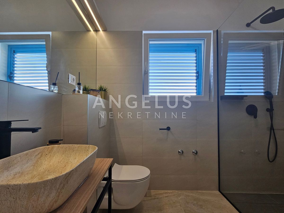 Kaštel Novi - novozgrajena mediteranska hiša z bazenom