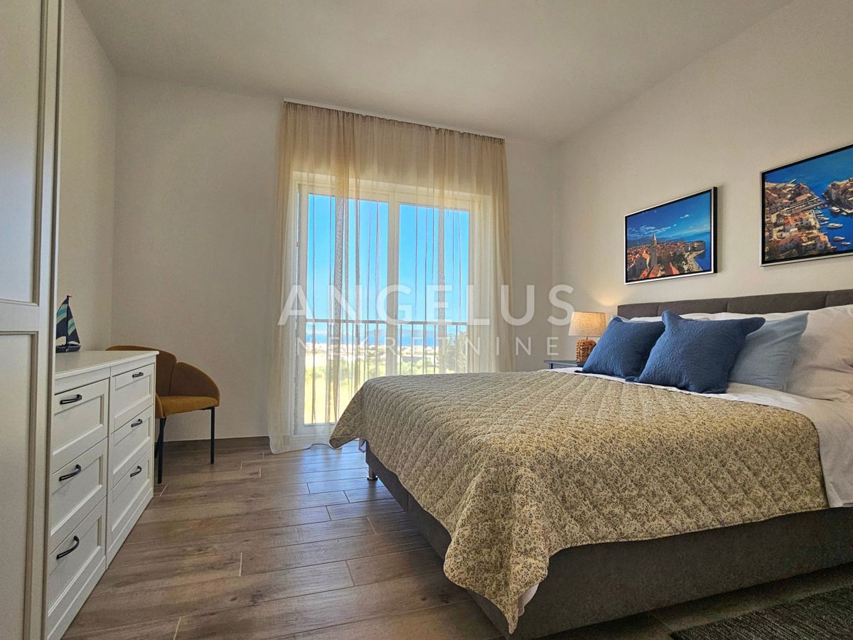 Kaštel Novi - novozgrajena mediteranska hiša z bazenom