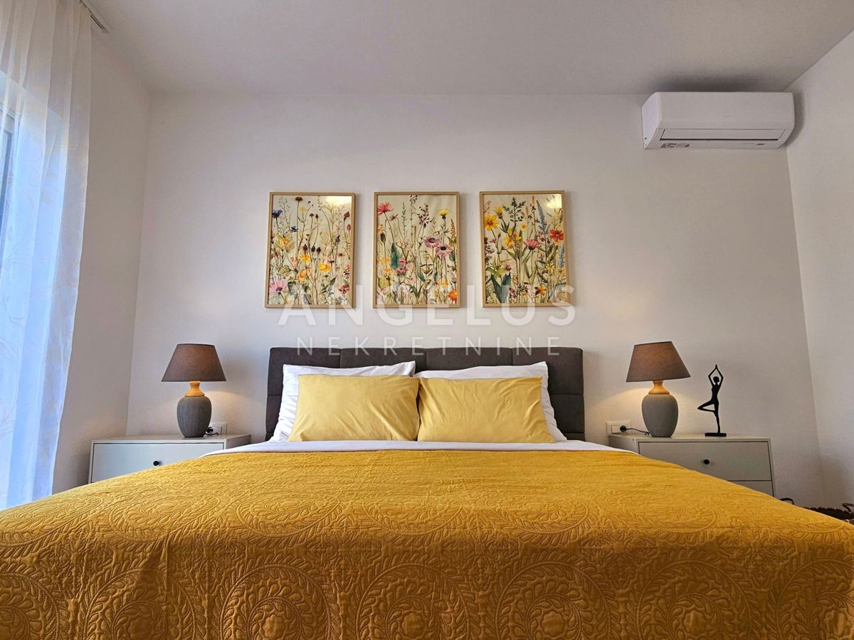 Kaštel Novi - novozgrajena mediteranska hiša z bazenom