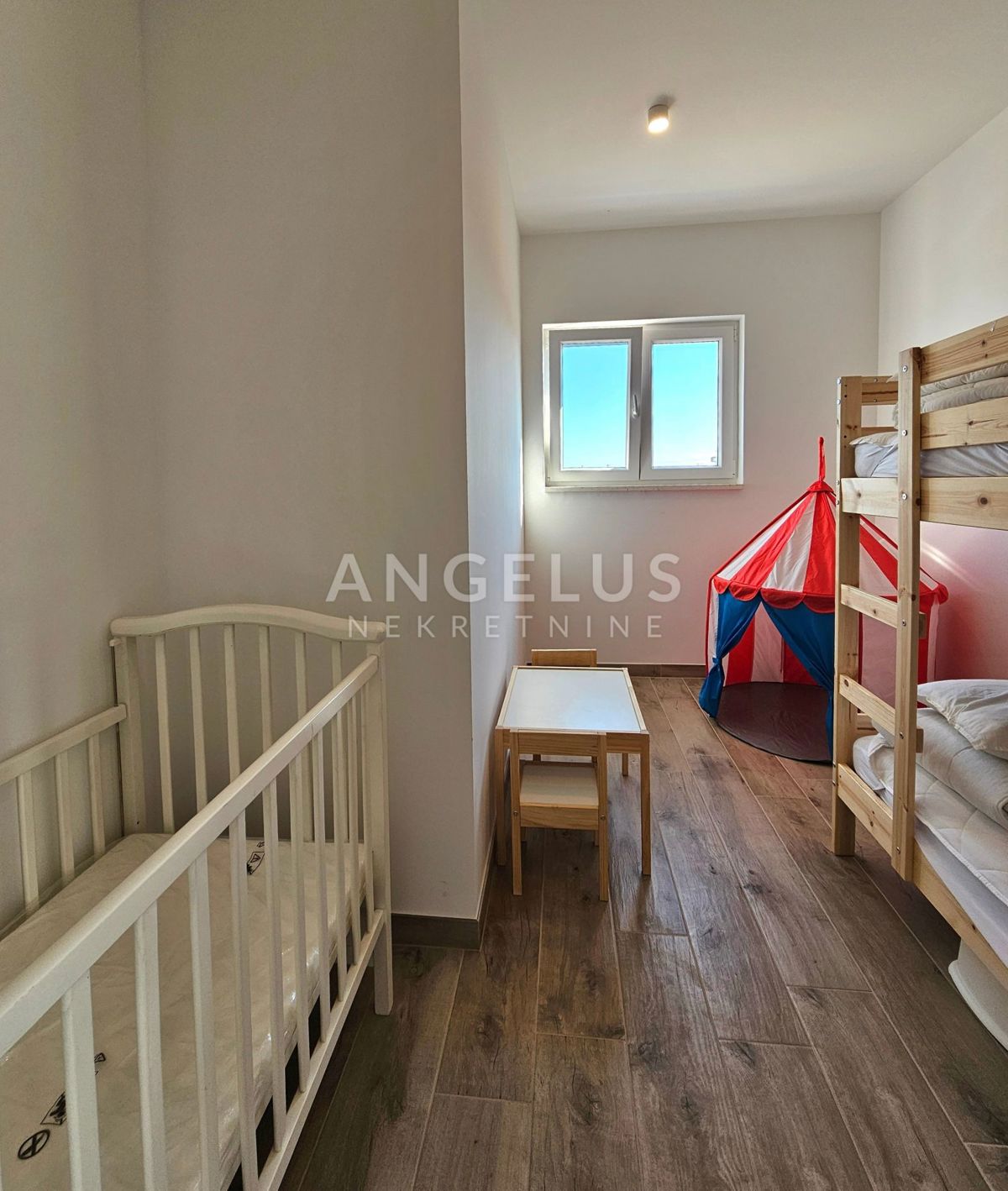 Kaštel Novi - novozgrajena mediteranska hiša z bazenom