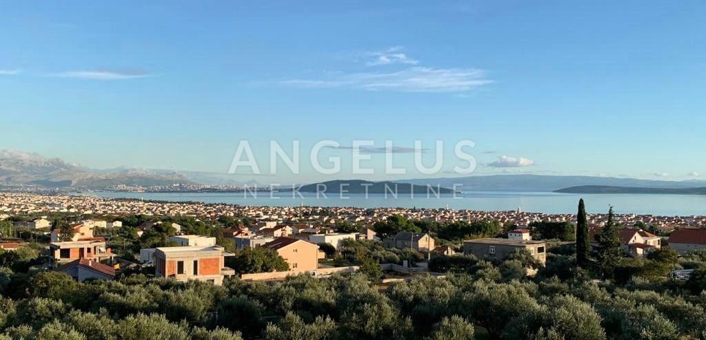 Kaštel Novi - novozgrajena mediteranska hiša z bazenom