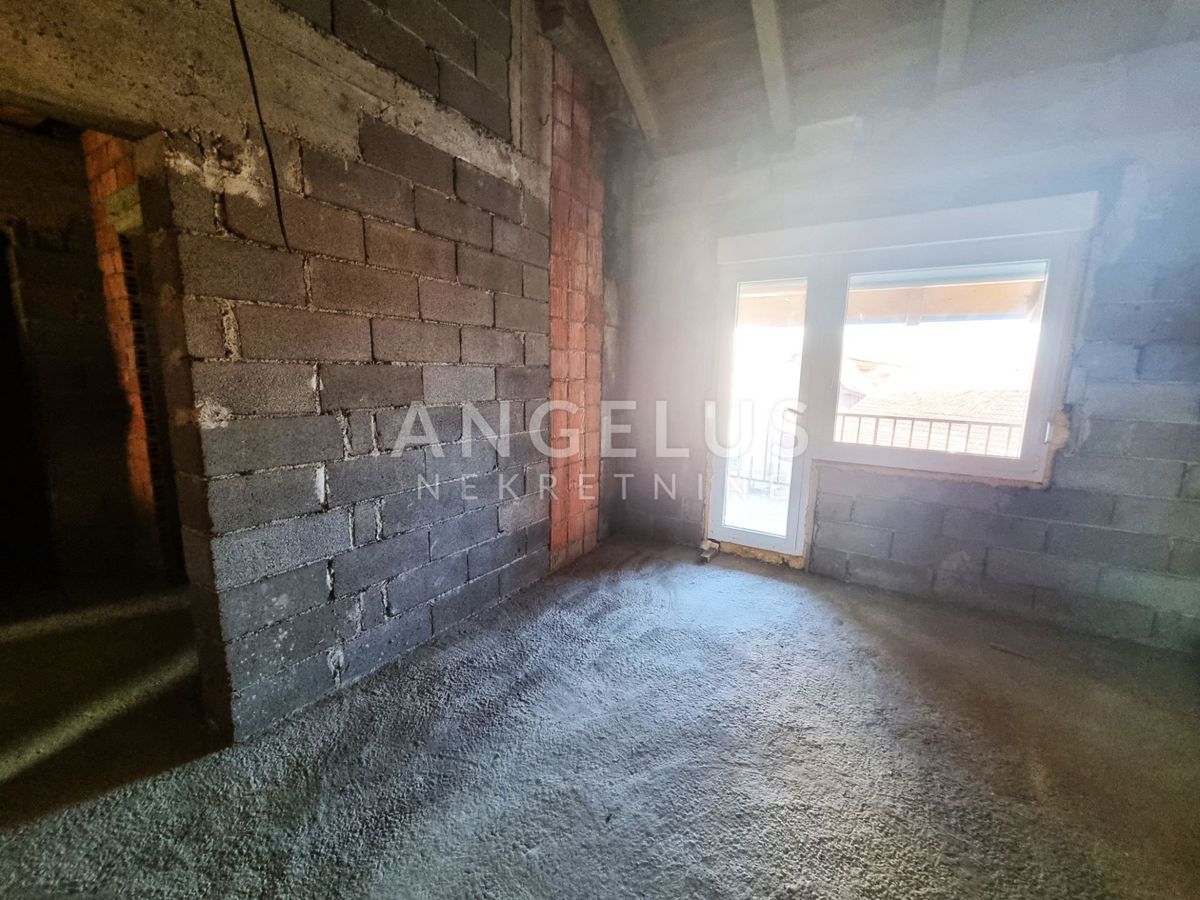 Velika Gorica, - Hiša s tremi apartmaji v centru, 300m2