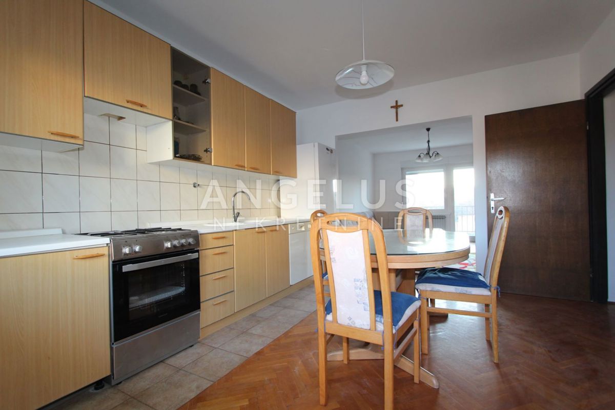 Velika Gorica, - Hiša s tremi apartmaji v centru, 300m2