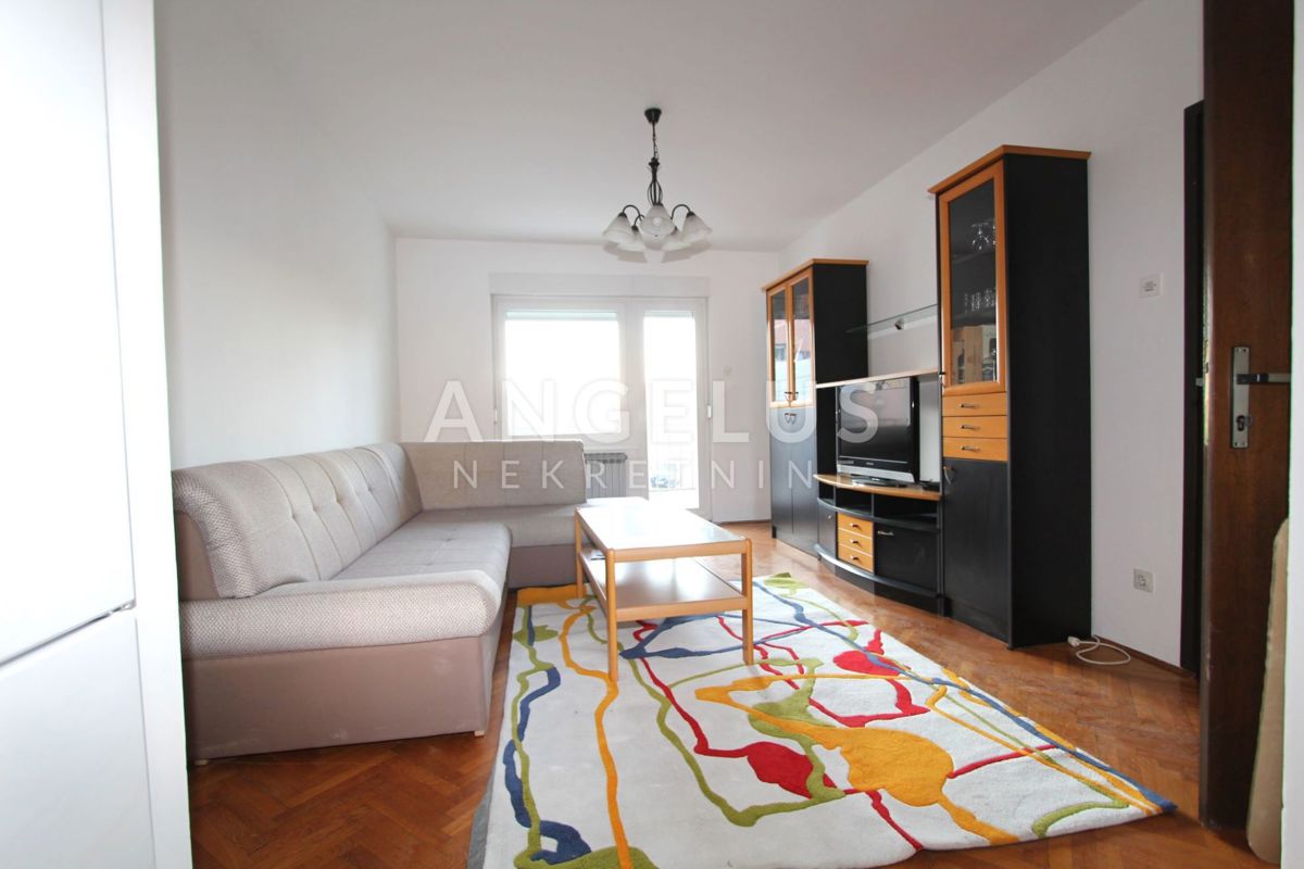Velika Gorica, - Hiša s tremi apartmaji v centru, 300m2