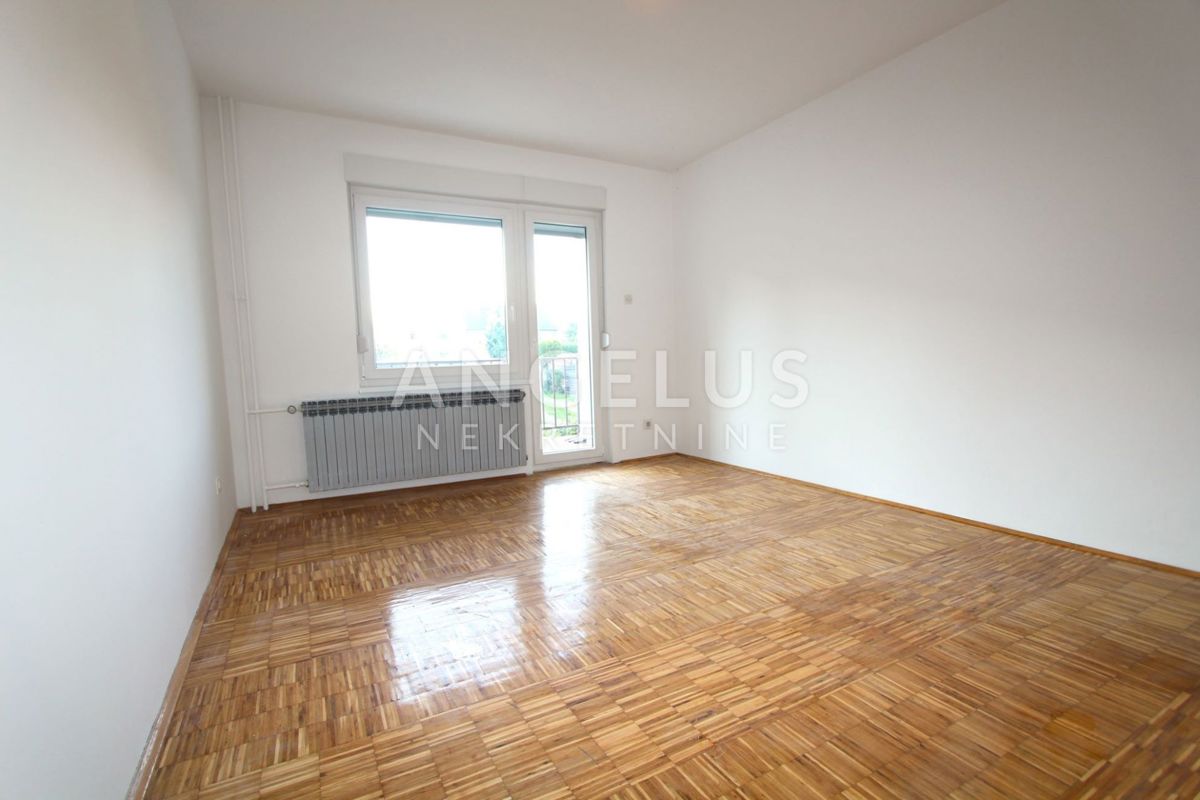 Velika Gorica, - Hiša s tremi apartmaji v centru, 300m2