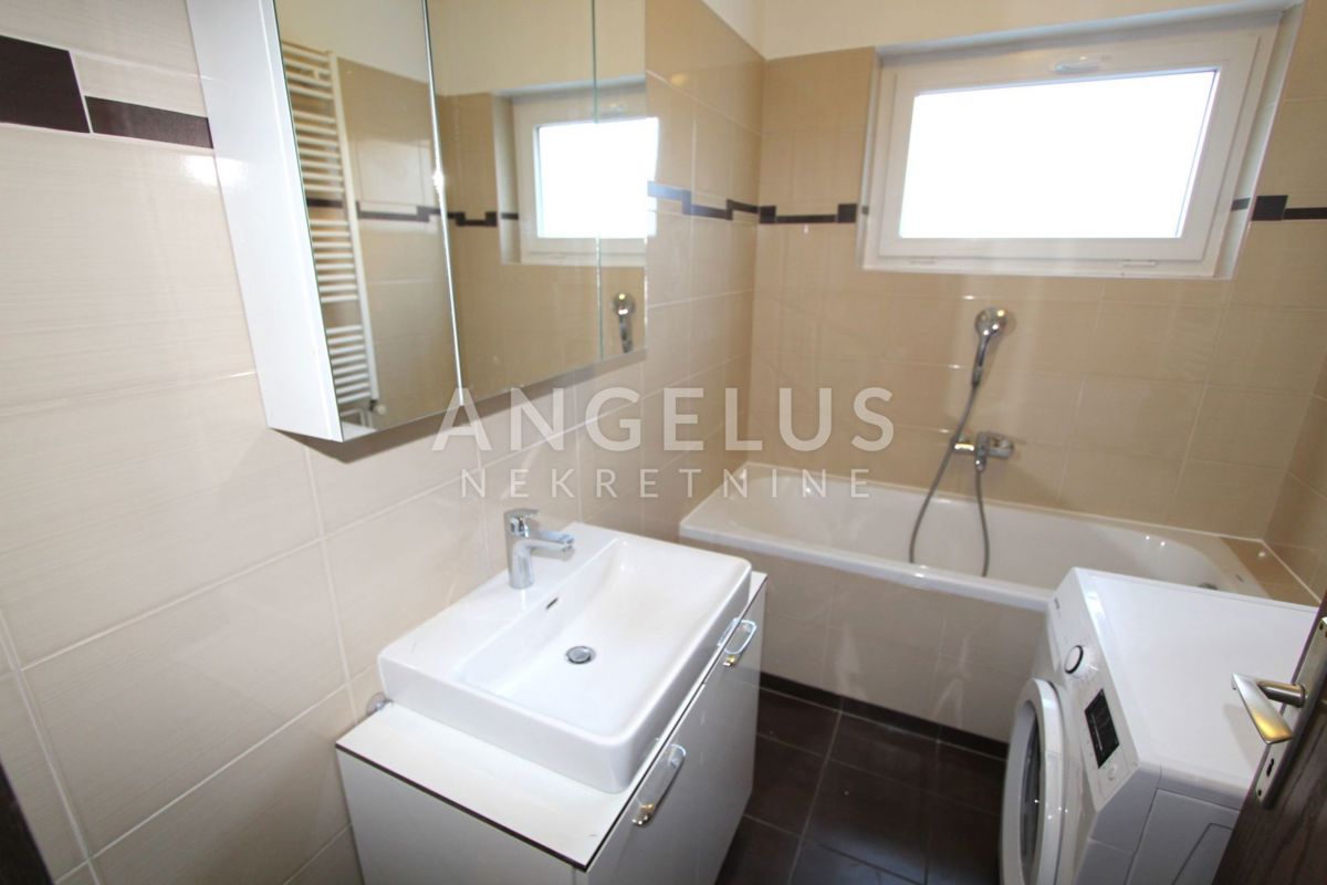 Velika Gorica, - Hiša s tremi apartmaji v centru, 300m2