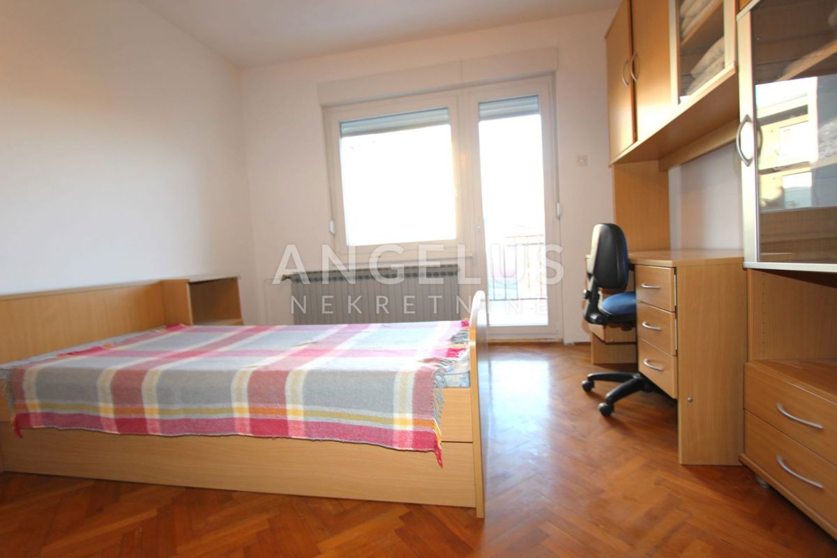Velika Gorica, - Hiša s tremi apartmaji v centru, 300m2