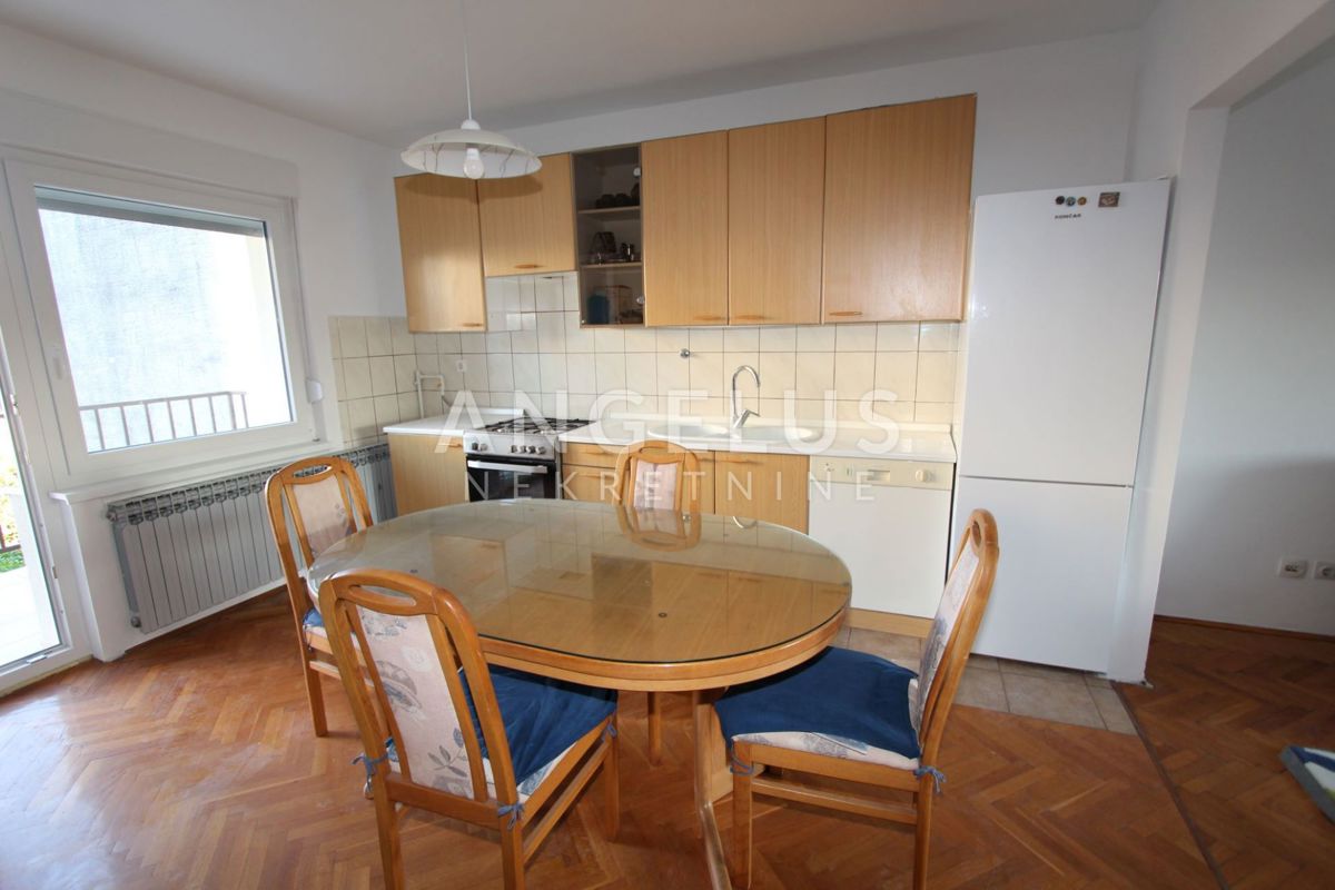 Velika Gorica, - Hiša s tremi apartmaji v centru, 300m2