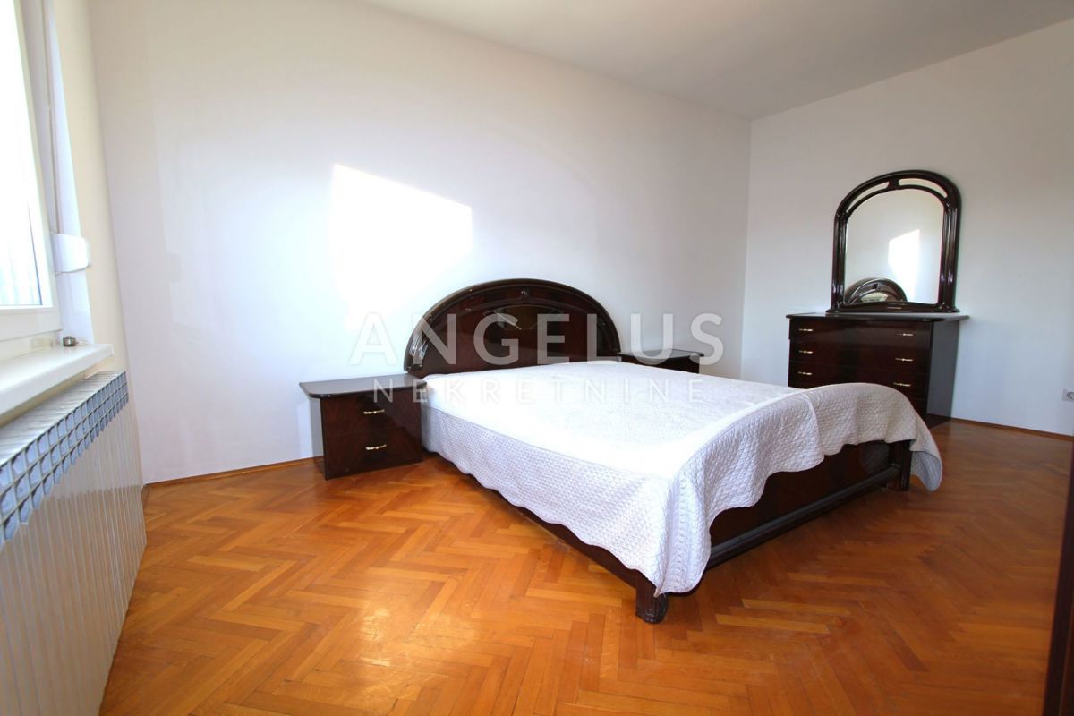 Velika Gorica, - Hiša s tremi apartmaji v centru, 300m2