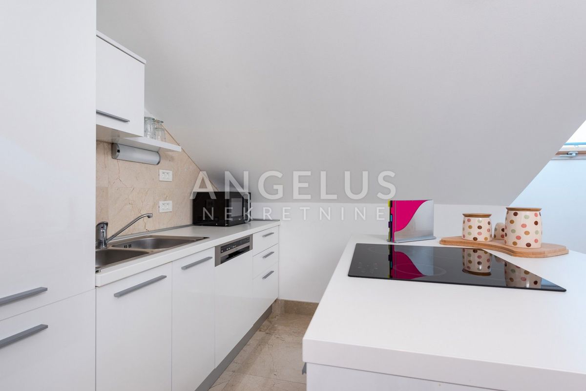 Brač, Milna - apartma s pogledom na morje, parkiriščem in bazenom, PRODAMO