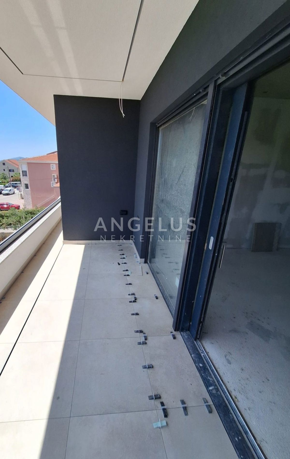 Hrvaška, Kaštel Kambelovac - penthouse, strešna terasa, 2 parkirišče PRODAMO