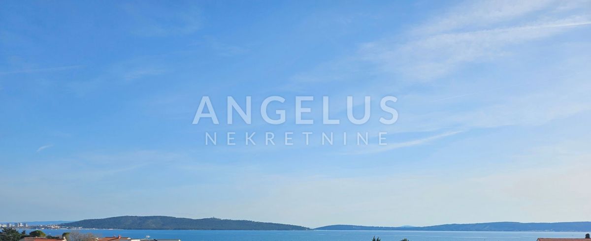 Hrvaška, Kaštel Kambelovac - penthouse, strešna terasa, 2 parkirišče PRODAMO