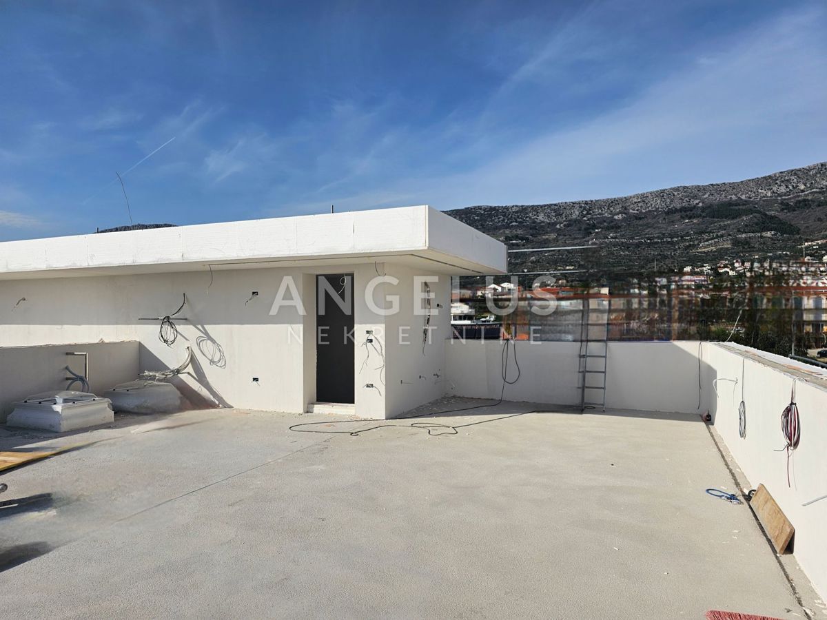 Hrvaška, Kaštel Kambelovac - penthouse, strešna terasa, 2 parkirišče PRODAMO