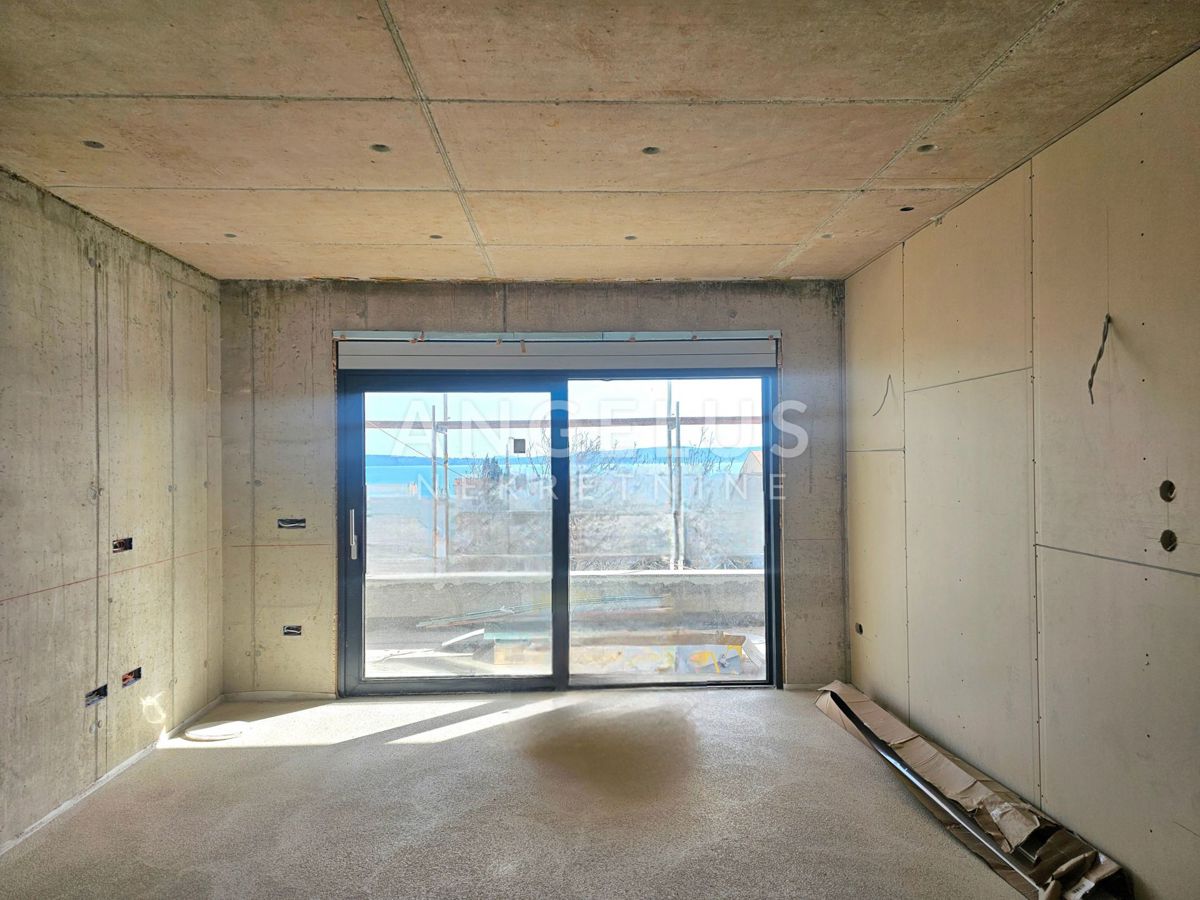 Hrvaška, Kaštel Kambelovac - penthouse, strešna terasa, 2 parkirišče PRODAMO