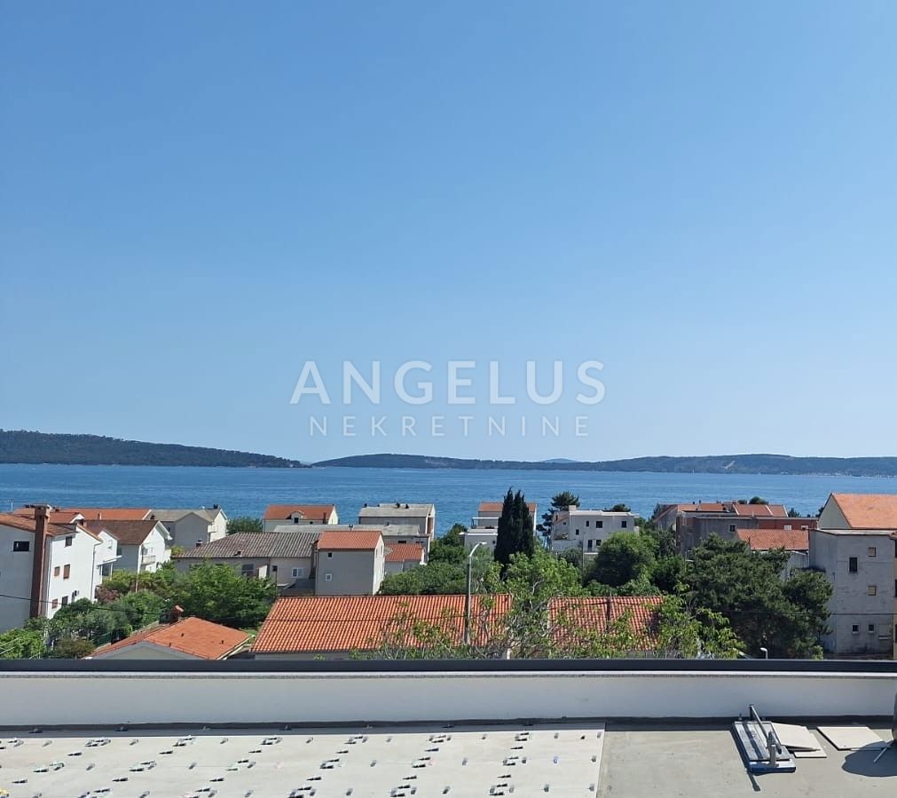 Hrvaška, Kaštel Kambelovac - penthouse, strešna terasa, 2 parkirišče PRODAMO