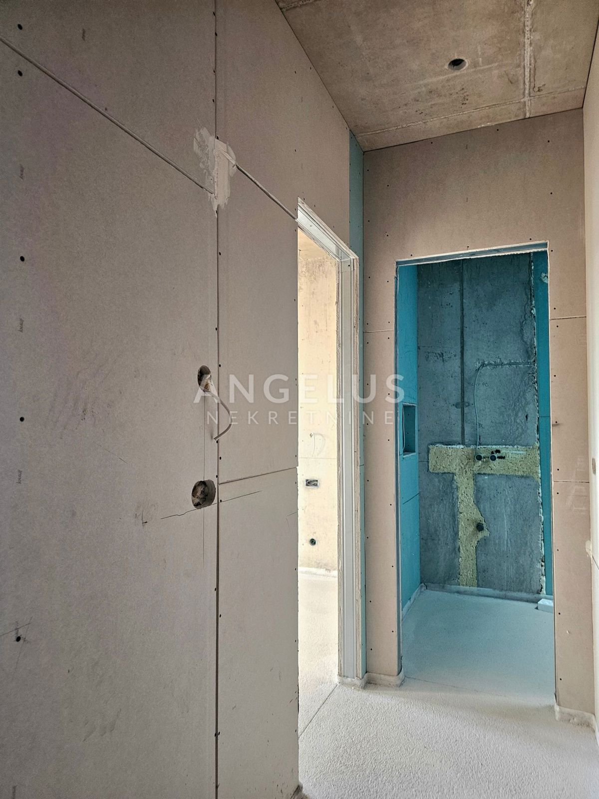 Hrvaška, Kaštel Kambelovac - penthouse, strešna terasa, 2 parkirišče PRODAMO