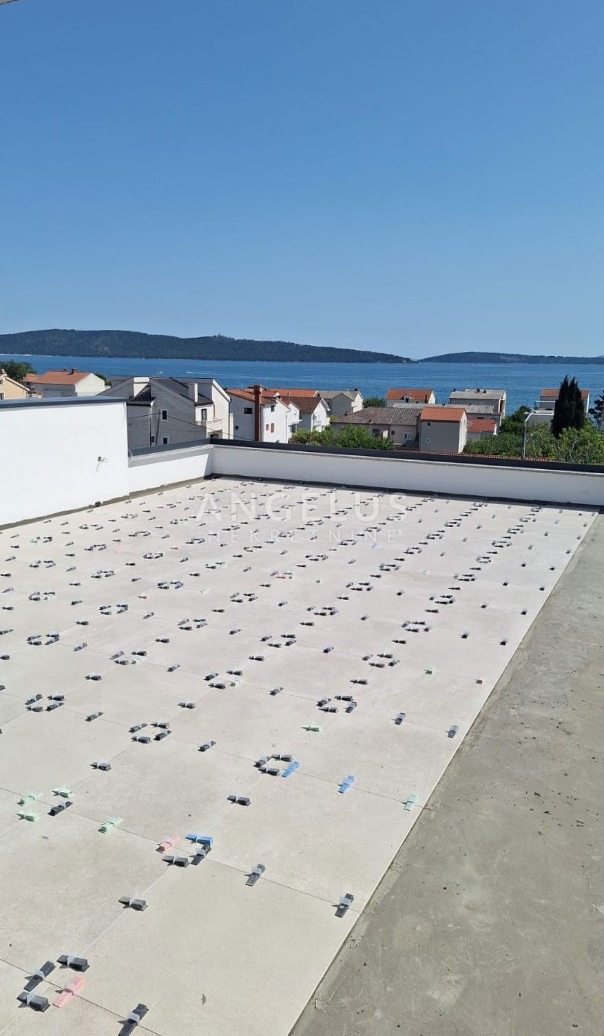 Hrvaška, Kaštel Kambelovac - penthouse, strešna terasa, 2 parkirišče PRODAMO