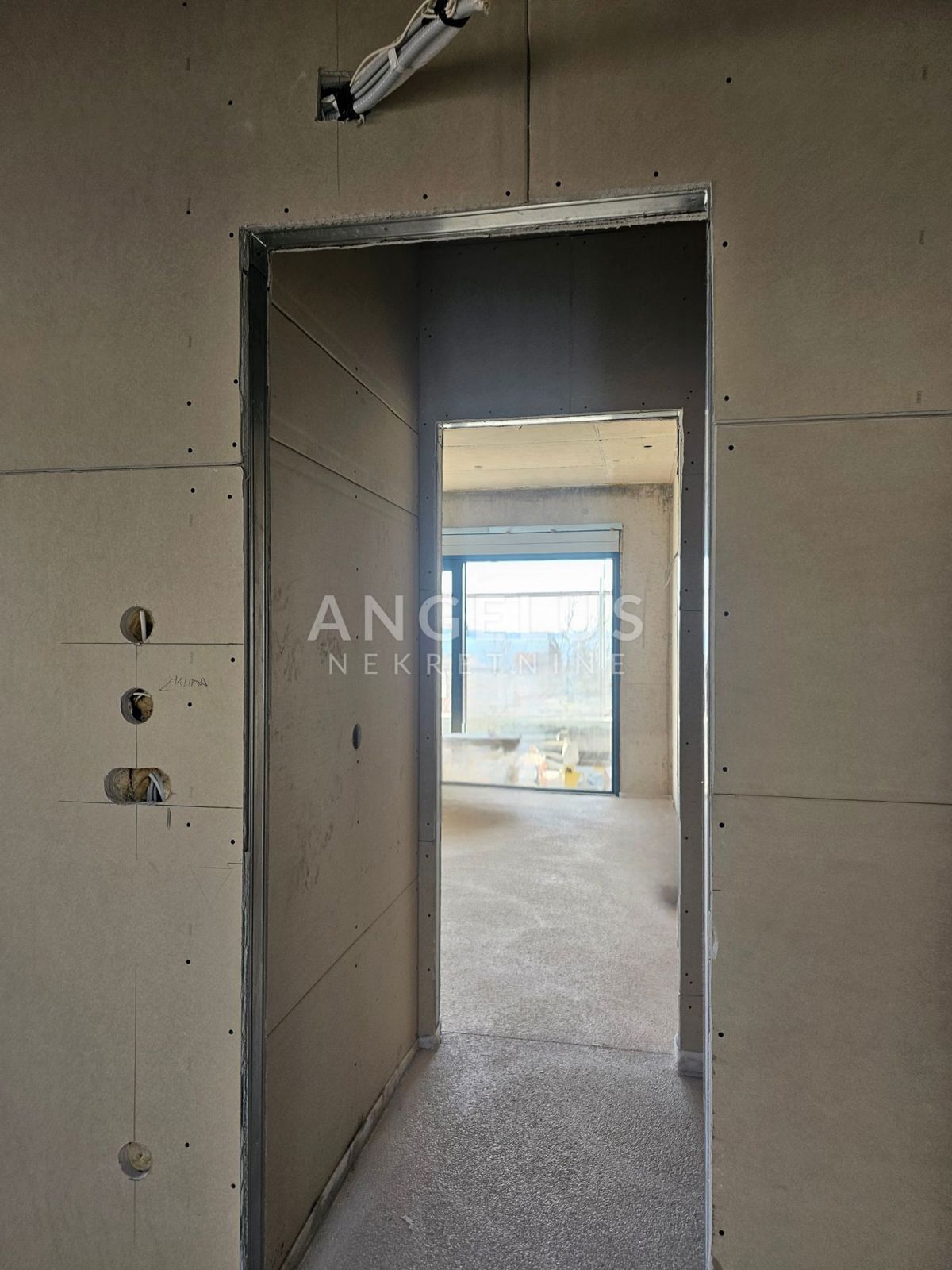 Hrvaška, Kaštel Kambelovac - penthouse, strešna terasa, 2 parkirišče PRODAMO